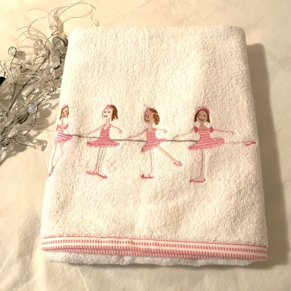 Akova Kids Ballet Bath & Face Towel Set With Photo/ Mirror Keychain - Picture 4 of 14
